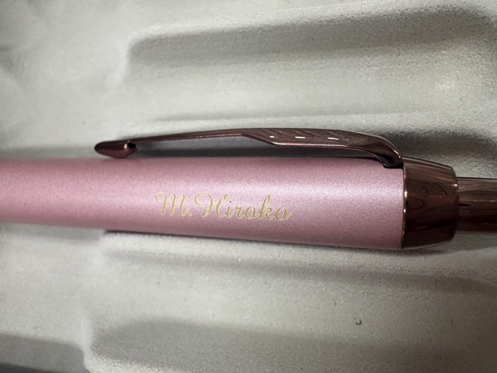 PARKER IMフィニッシングタッチモーブの彫刻はこんなかんじ